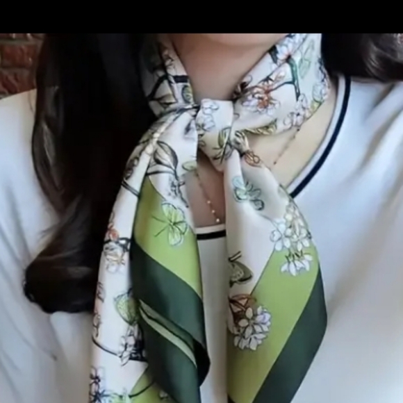 Modern Scarf - Picture 4 of 4